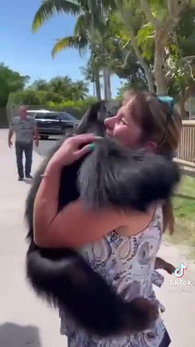 Mamacolol indo em bangu visitar a Simone furacão e o miliciano