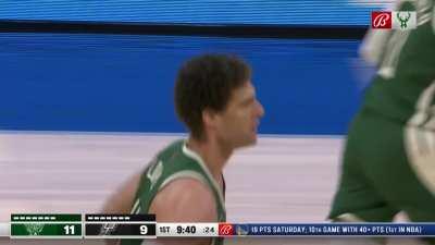 [Highlight] Brook Lopez sees an open lane and unleashes a monster jam over DeRozan.