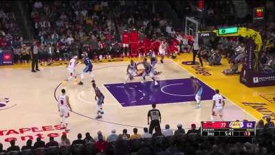 [Highlight] DeMar DeRozan leans back and hits the fadeaway right in the face of Anthony Davis