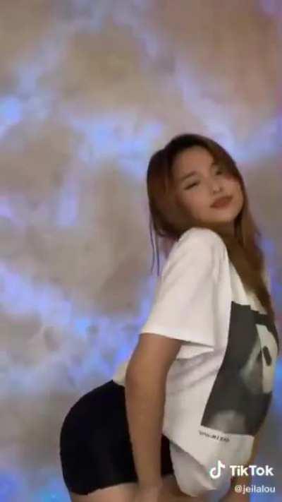 Jeila's ass (repost from r/JeilaDizon + an extra vid that i missed)