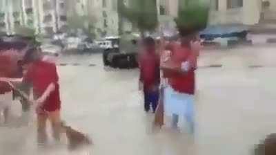 Kàràchi Municipal Corporation for doing great work in Kàràchi cleaning roads