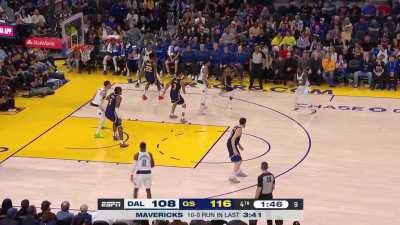 [Highlight] Draymond shows how to help on drives and defend the 3pt line blocking Finney-Smith's shot attempt