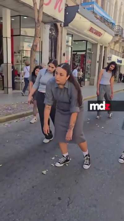 En Santa Fe en modo de protesta varios Kirchneristas actuaron como zombies