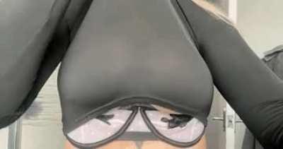 Let me come drop these in your mouth 🤤