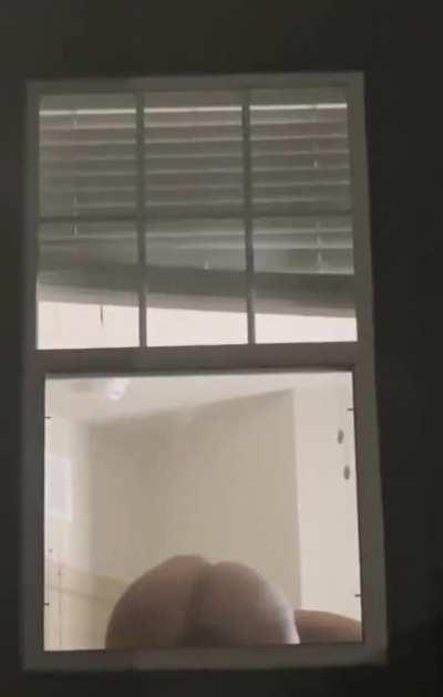 my neighbor & I have this special kind of relationship She's sending me the BATMAN SIGNAL 🦹🏾‍♂️