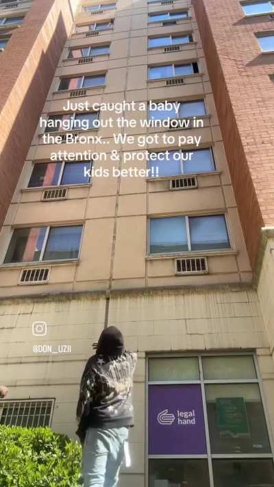 Man records a child standing on windows, bystanders tell it to walk back