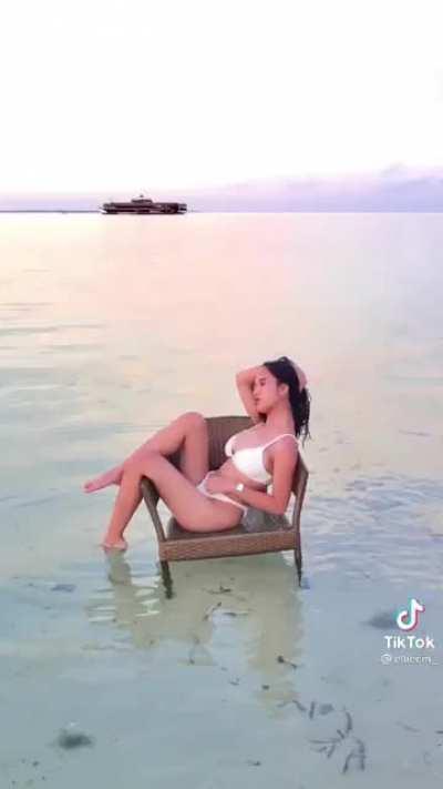 Sino may deleted tiktok ni Elliecm_ , yung tumatalbog osus niya haha