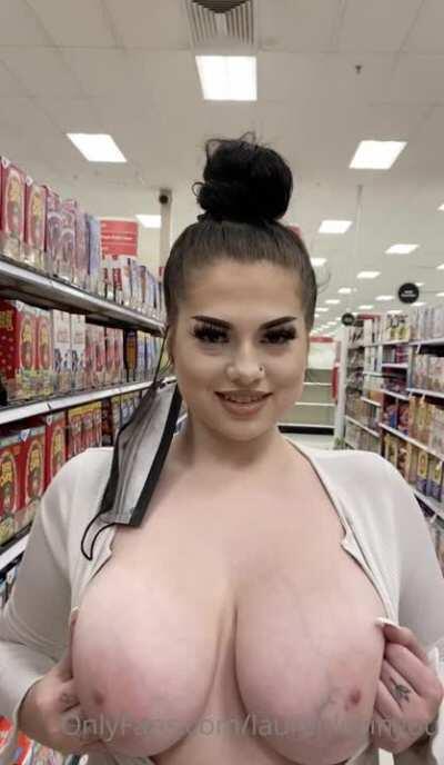 L@ur3n L0vℹn (View CaesarsWorld for more content)