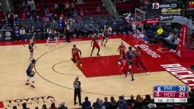 [Highlight] Joel Embiid spins for 17 in the first quarter