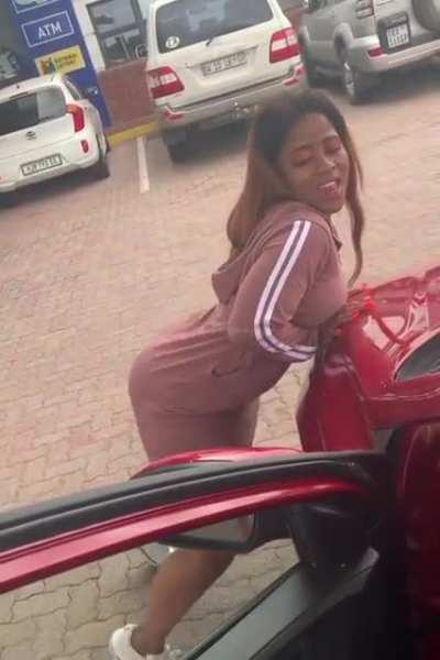 Shawty knows how 2 tease