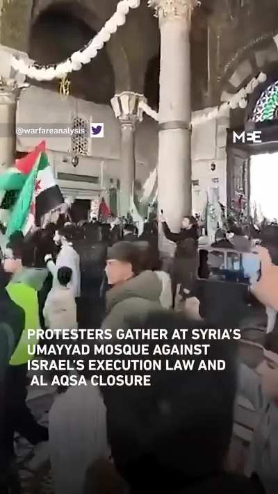 Protesters gather at Syria's Umayyad Mosque in Damascus against Israel's execution law of Palestinian prisoners and the ongoing al‑Aqsa mosque closure bans
