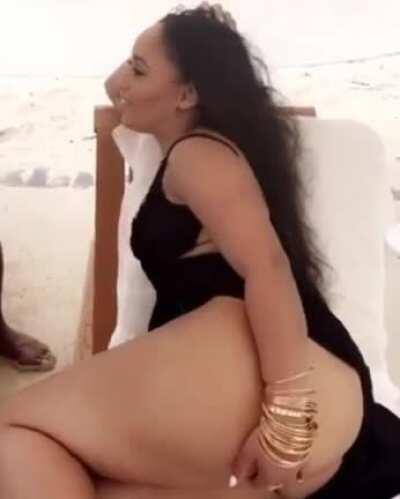 OG baddie, Tahiry...