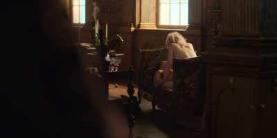 Elle Fanning finally showing off those sexy breasts of hers!