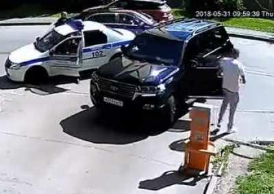 Police never arrive on t...