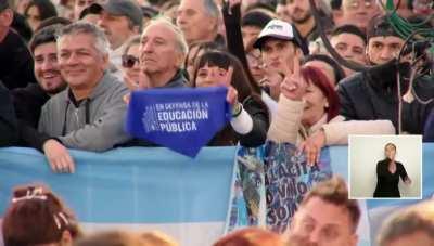 “Si hubiéramos adoctrinado en los colegios, él no sería Presidente”.