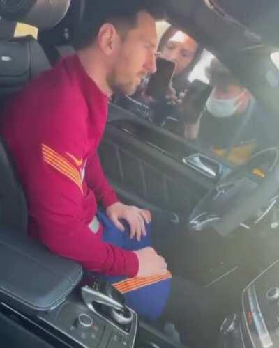 Man it sucks to be famous imo (Lionel Messi)