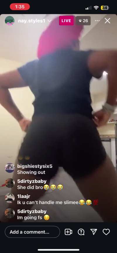 MORE OF NAY MOORE TWERKING I HAVE ALOT