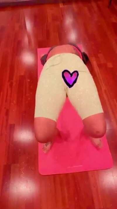 Wouldn’t mind testing out her flexibility 🤤