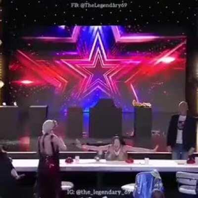 Зеленский заявил, что объяаит мобилизацию в армию женщин, в случае если Россия нападёт. Бля, так много хочется сказать по этому поводу, но вы и всё сами знаете