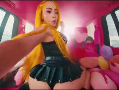 ice spice throwin it bacc