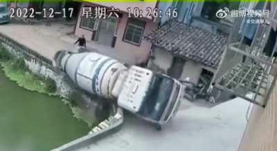 PSA: Never Deliver Concrete To This Location...