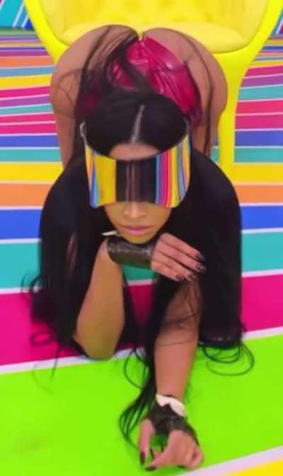 I wanna gang bang Nicki with everyone in here