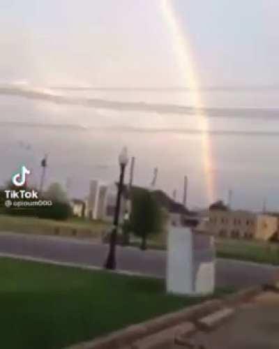 anyone know the background music? sounds like a lofi