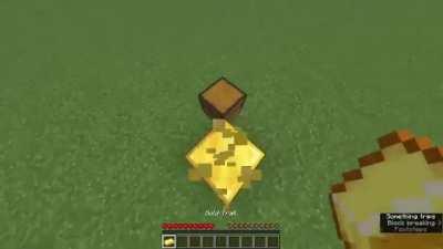 I made a gold trail with command blocks and this is my first creation I'm really proud of