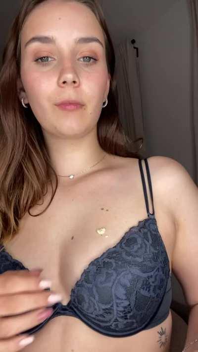 Deleted because someone said I was ugly... reuploaded because I love myself 😊