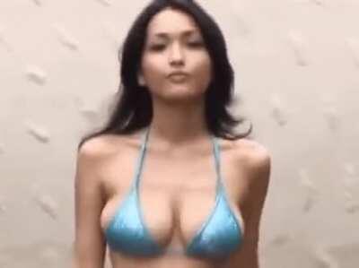 Reon Kadena Bouncing Bikini Boobs