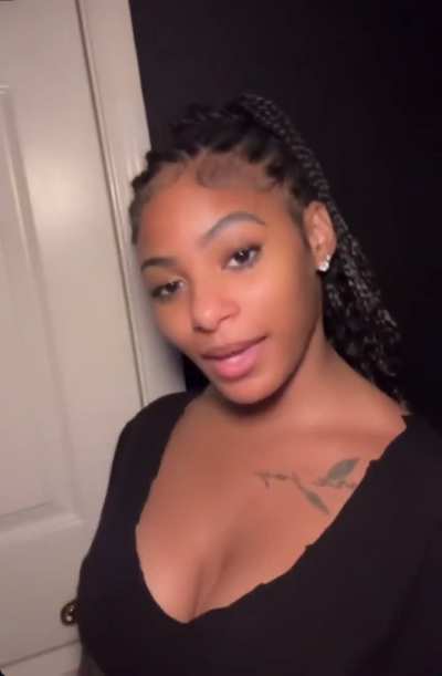 JaiMykel singing Lloyd sametime she wear shirt but her b🍒b showin tho by middle 😩🤤