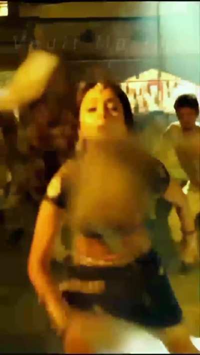 Shriya Saran navel is not as deep as Trisha navel but still she can seduce us with it