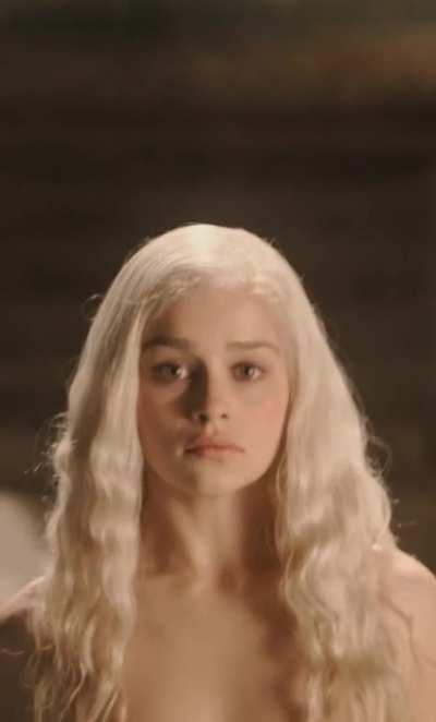 Happy Birthday to the sexy Emilia Clarke