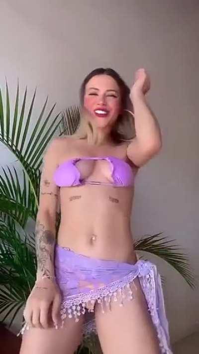 Polly Mendonça (ig pollymendonca_)