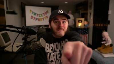 THERE HE IS!! THERES MY FAVORITE BOY!!!!