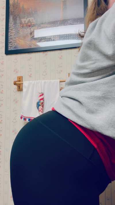 You know what turns me on? Watching a younger guy get flustered while on his knees taking in all my farts. 💨 Would you blush? Would you beg me for more, even though you know how wrong it feels? 😏