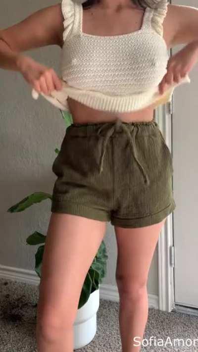 Just the innocent girl next door who loves to be titty-fucked, would you help a neighbor out? 🙏 (OC)