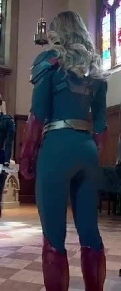 Melissa Benoist and her buns of steel