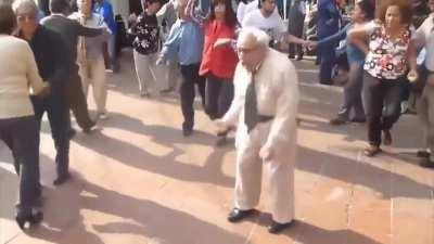 Vsaki dan jen (veliki) gemištek i fletni bute kak deda. Češi dedaa ❤️