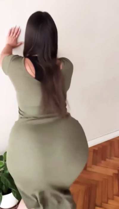 Your teacher claps her huge ass for you