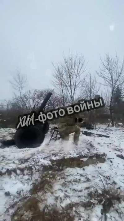 Ukrainian soldiers are firing from a French 120-mm heavy mortar MO-120 RT