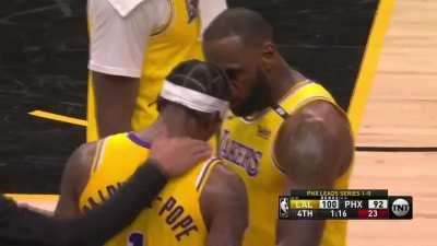 [Highlight] LeBron James offers Kentavious Caldwell-Pope some advice after the shot clock violation: 