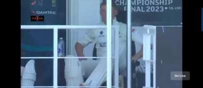 Marnus was half asleep when it was his turn to bat🤣🤣🤣he trusts his openers too much.