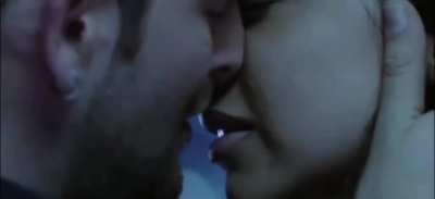 NNM kissed Deepika Padukone so hard that she was left gasping for breath after the kiss, 💋