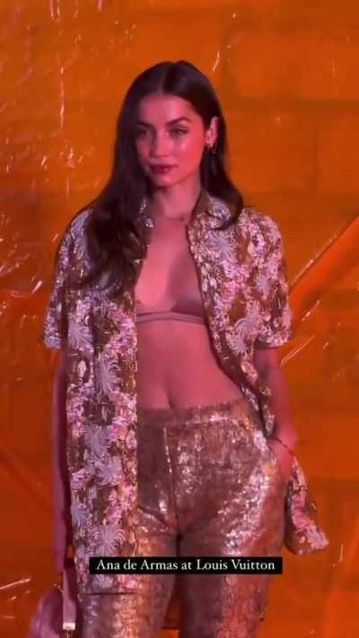 Ana De Armas just drives me insanely horny