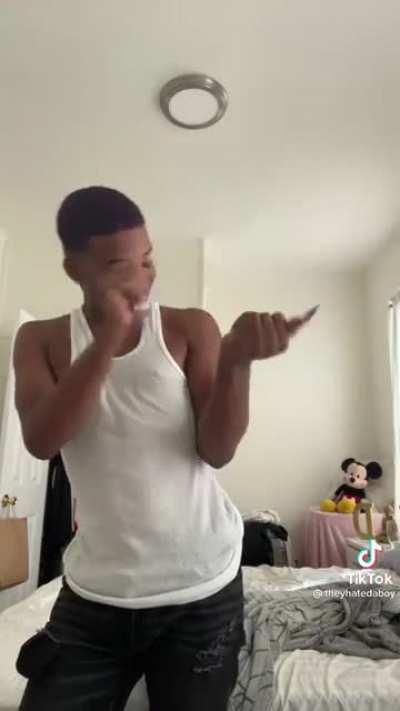 me after killing enemy botlane as Queenvelynn💅