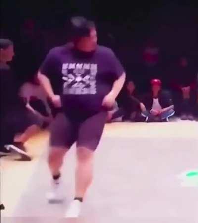 Breakdancer putting EVERYONE to shame
