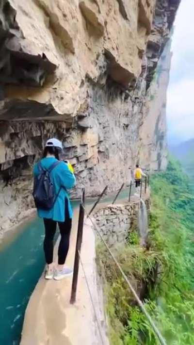 Смотри не наебнись, товарищ!