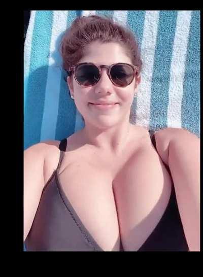 Stabilized bikini tits