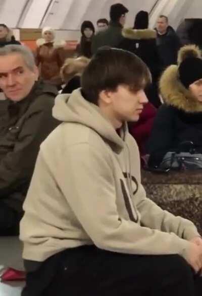 The People behind had no clue